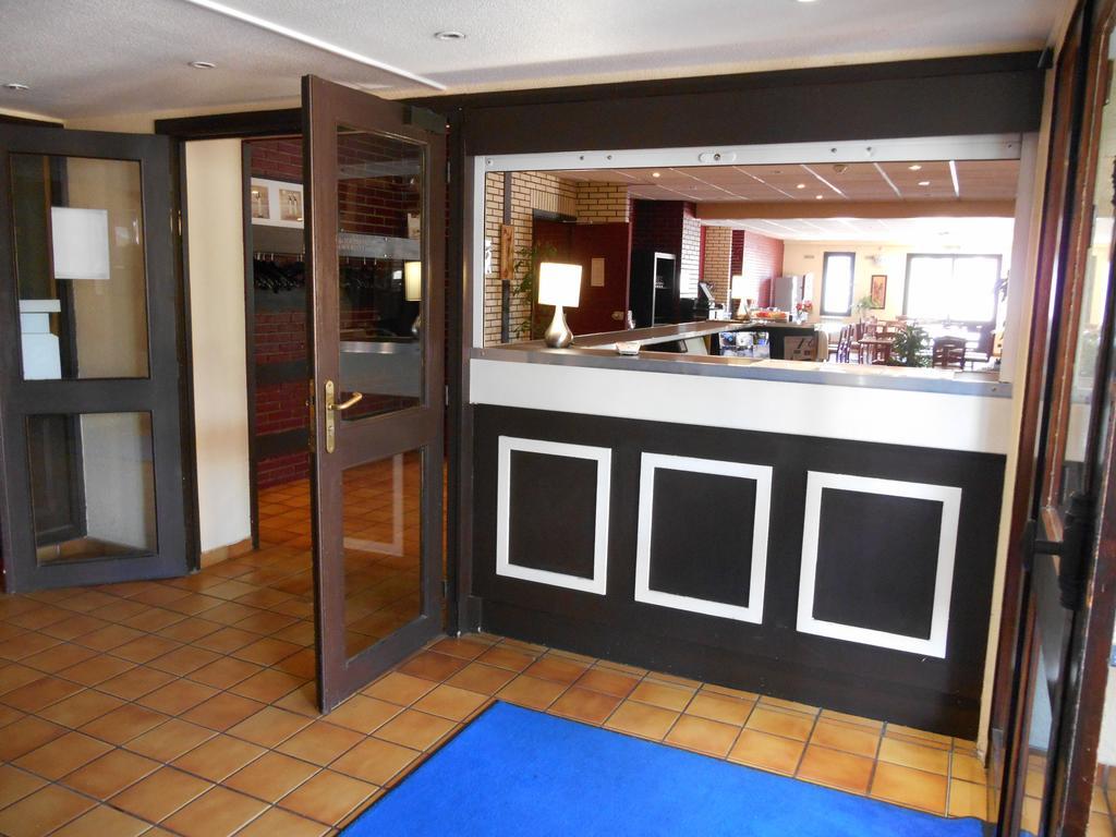 Mondhotel Chelles Kültér fotó