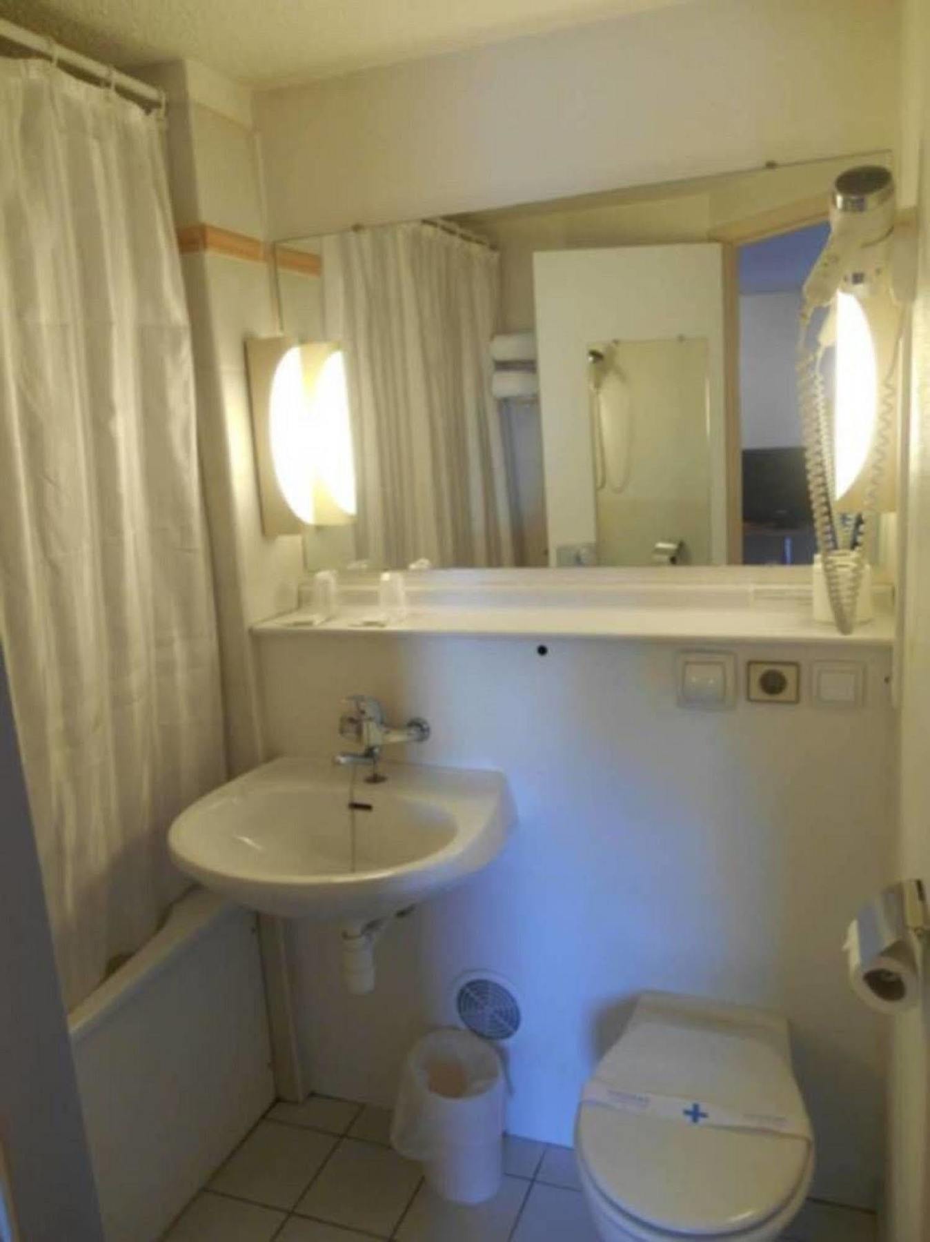 Mondhotel Chelles Kültér fotó