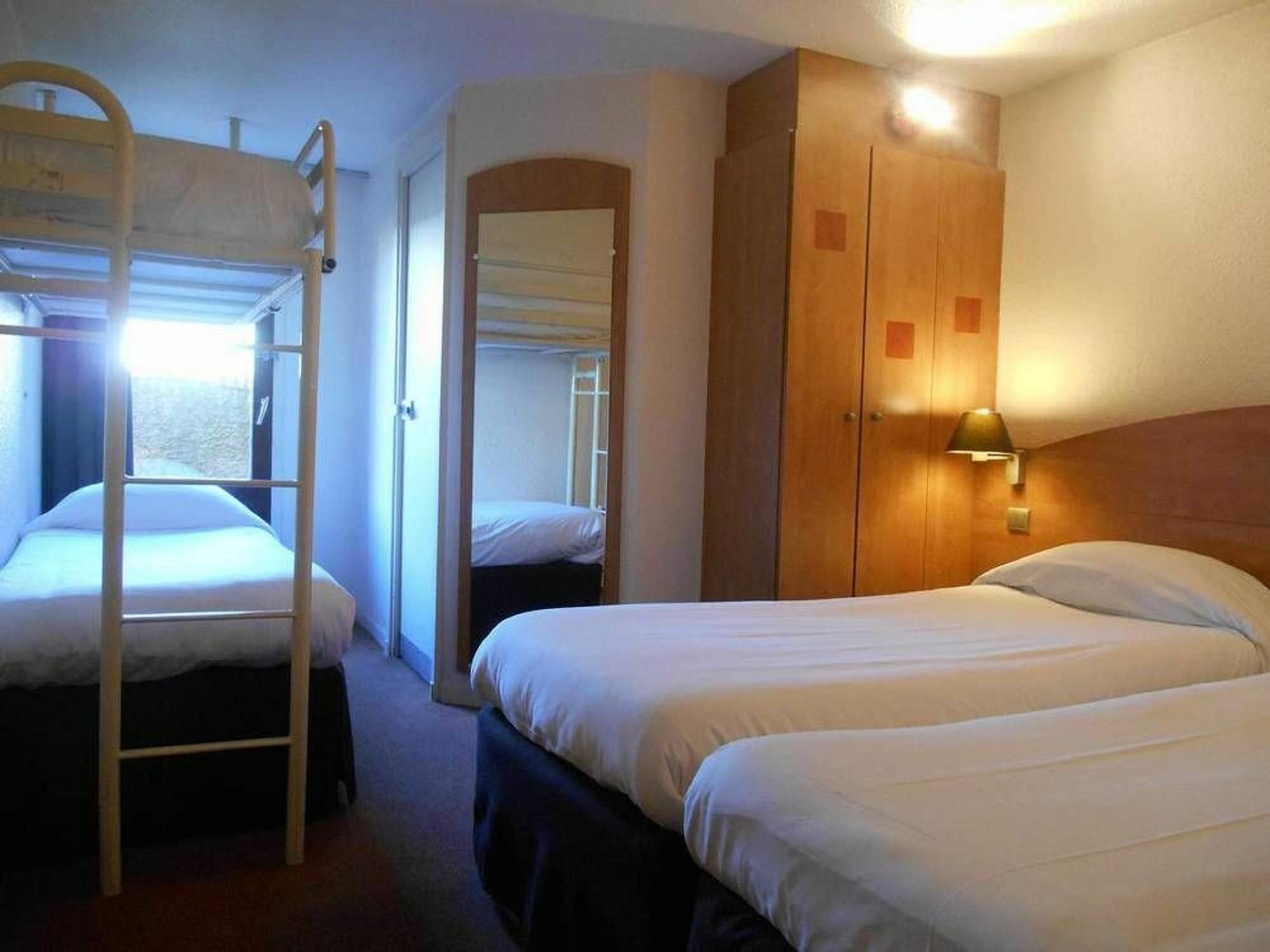 Mondhotel Chelles Kültér fotó